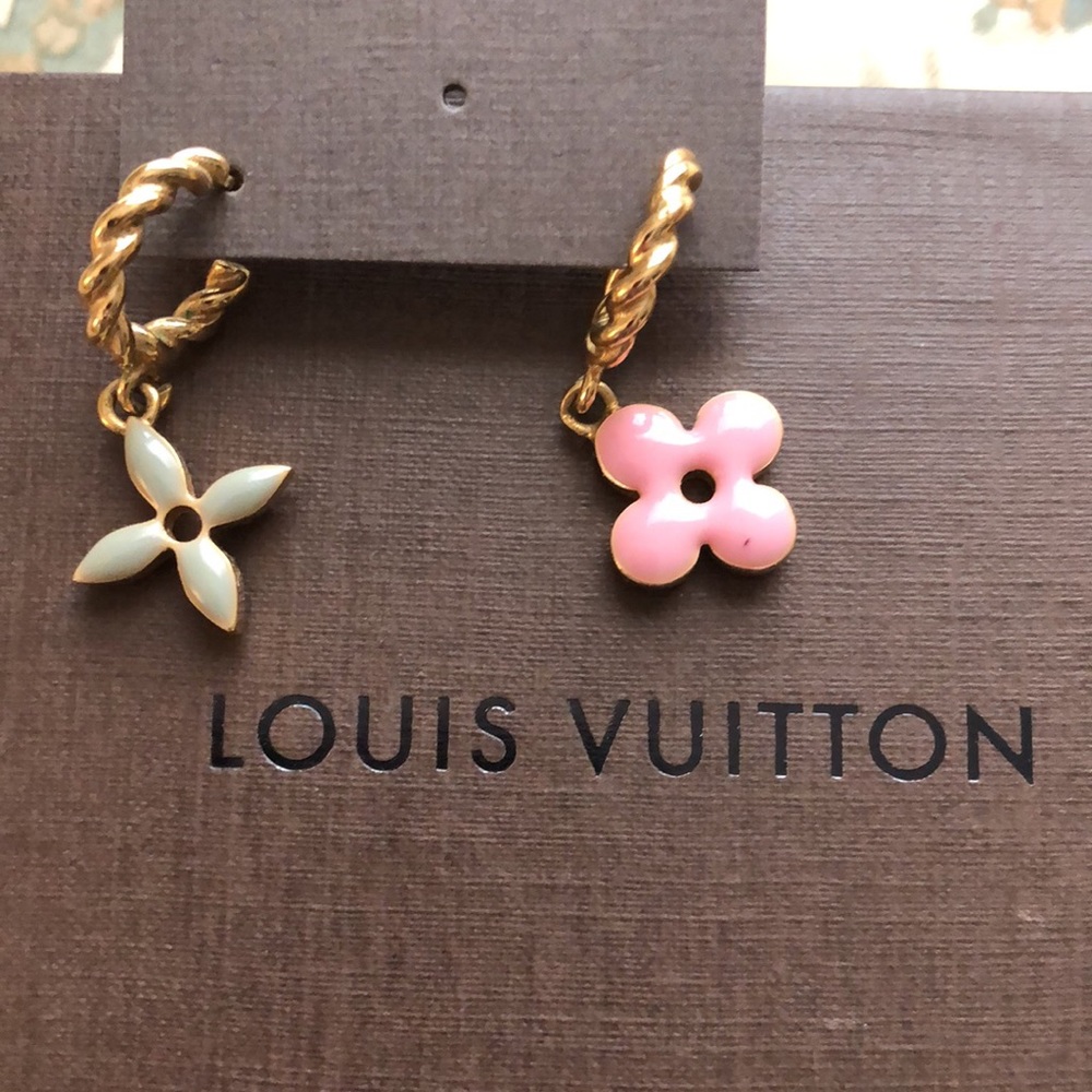 LouisVuitton baby blue and pink earrings - Picture 2 of 7